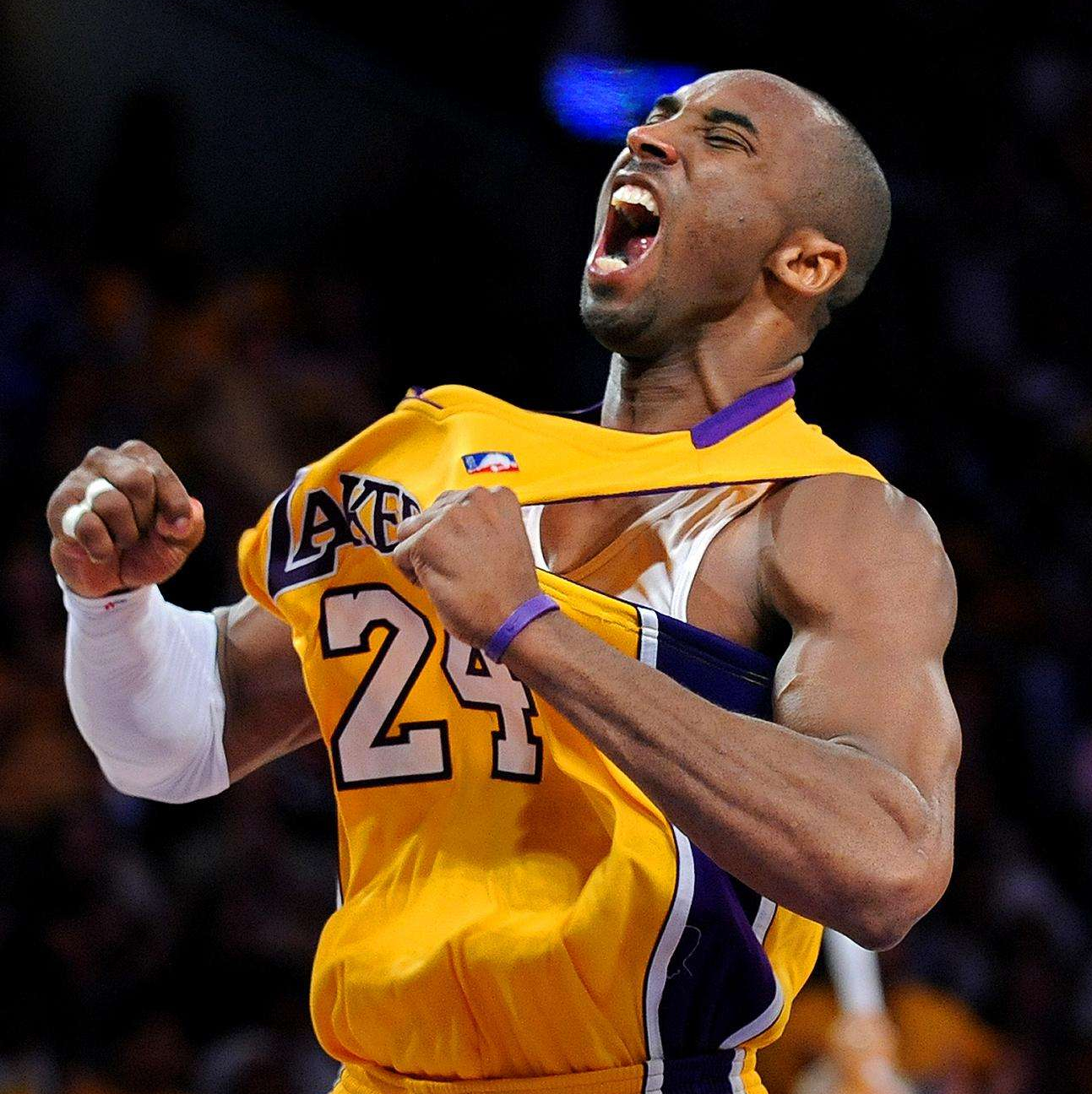 黑暗骑士上身，一哥斯达黎加球队推出与蝙蝠侠的联名球衣（蝙蝠侠加持，哥斯达黎加豪门发布联名球衣）