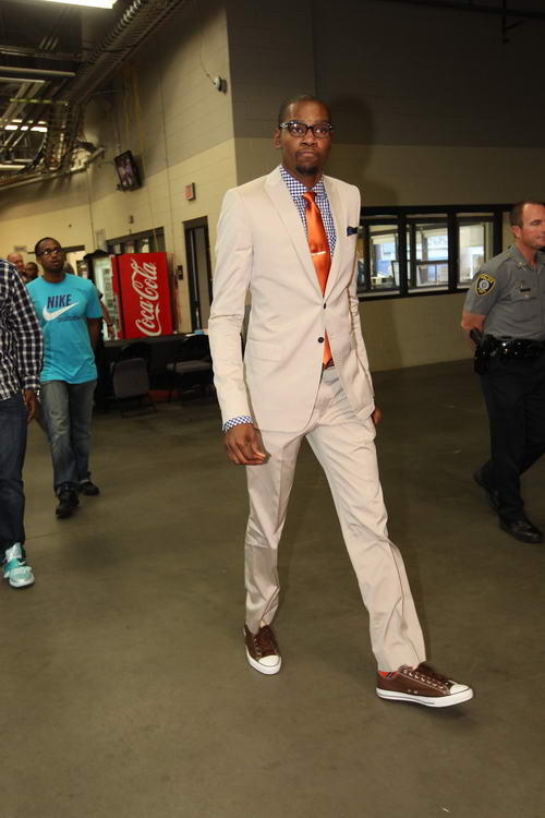 德甲替补戴帽，凯恩是继9分钟5球的莱万之后拜仁第二人（德甲赛场替补戴帽，凯恩成为莱万9分钟5球后拜仁第二人）