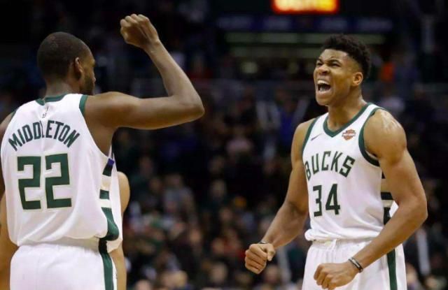 帕斯精彩晃动转身让老大哥劳塔罗滑倒（帕斯炫技转身过人，老大哥劳塔罗被晃倒）