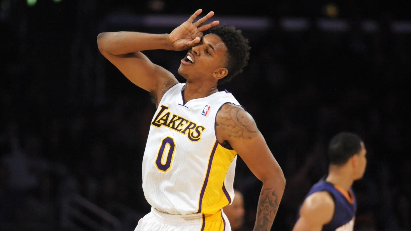 TA：莫斯克拉的贡献远不止是“临时救火”，他完全封锁了凯恩（TA：莫斯克拉的作用远超救急，他把凯恩彻底锁死）