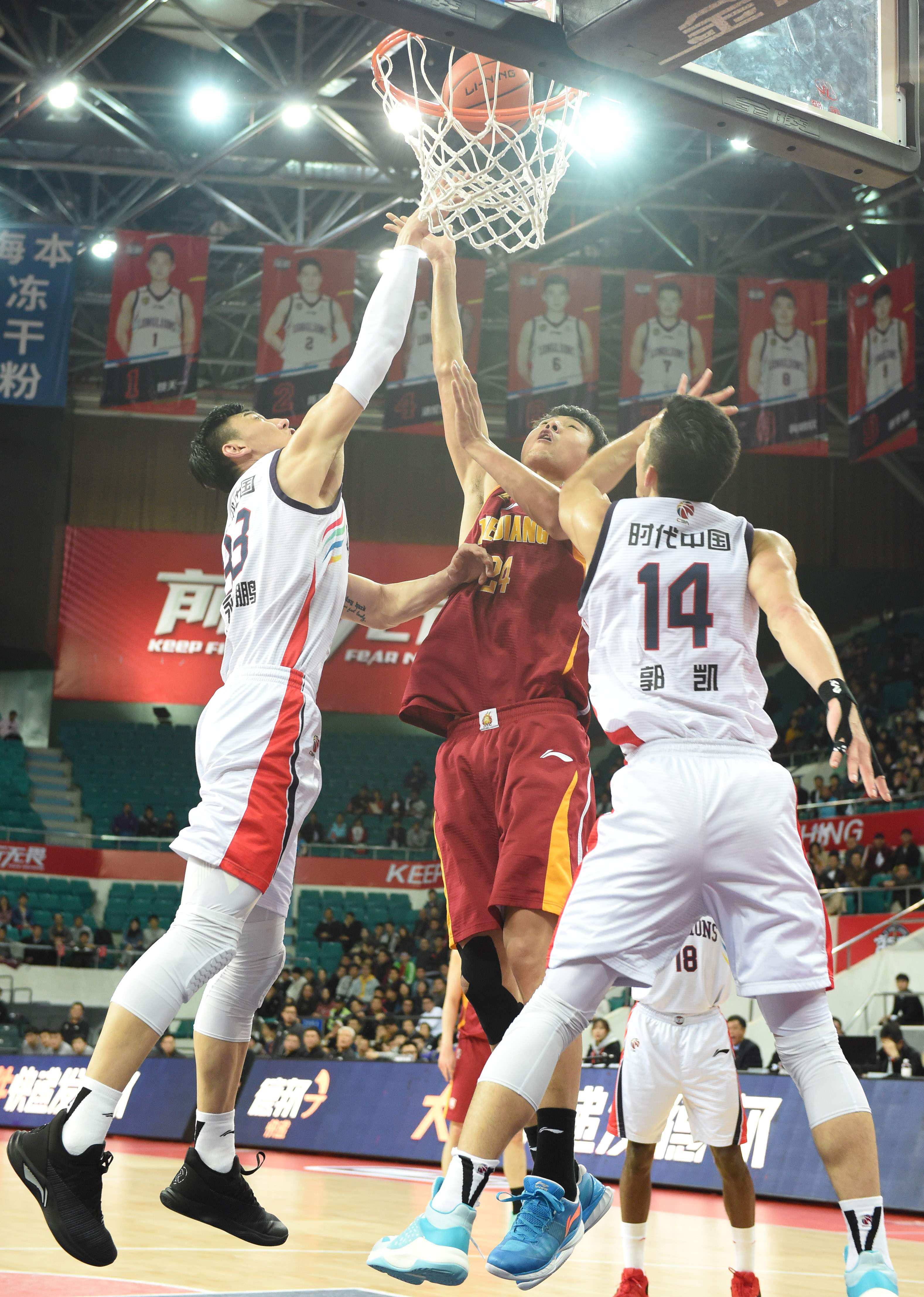 法尔克：曼联和纽卡曾有意沃尔特马德，但他目前不想离开德甲（德媒法尔克：曼联与纽卡曾追求沃尔特马德，球员暂不打算离开德甲）