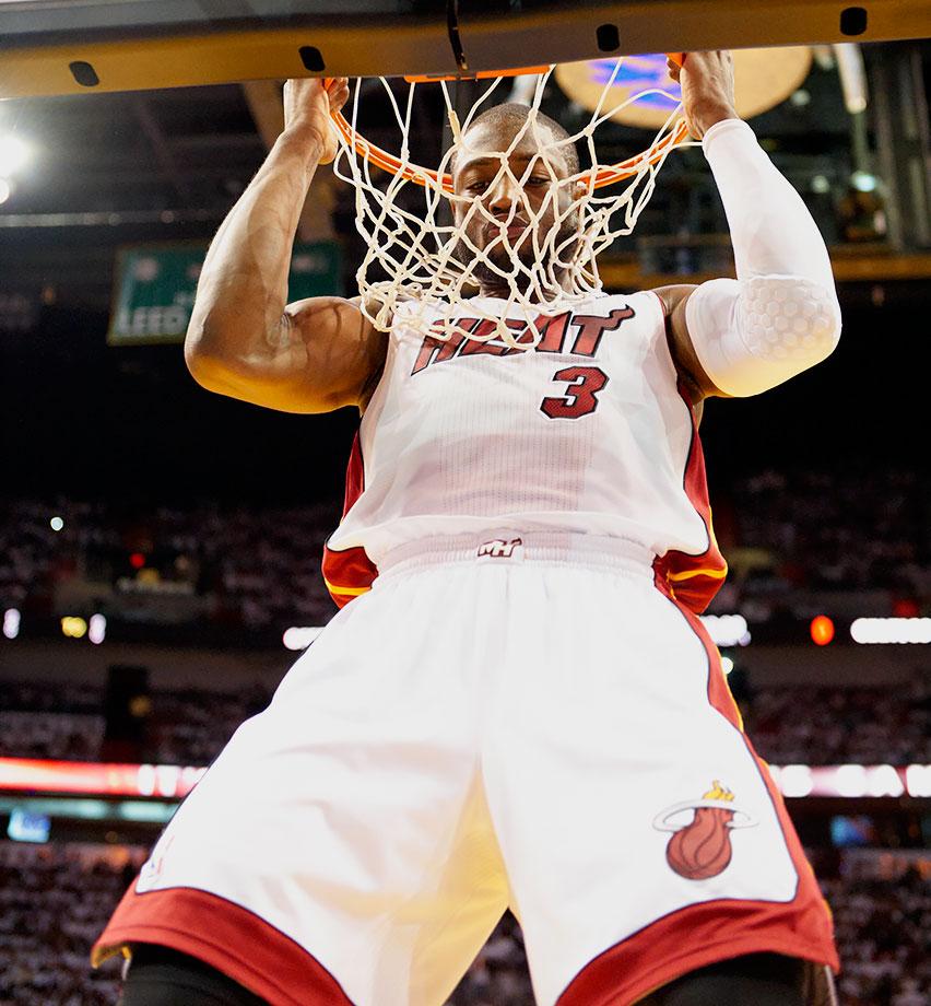 火箭以117：98大胜太阳，杜兰特28分，阿门31分，史密斯16分，全队十胜五负，西部第三。（火箭117-98击败太阳：阿门31分、杜兰特28分、史密斯16分，战绩10胜5负，西部第三）