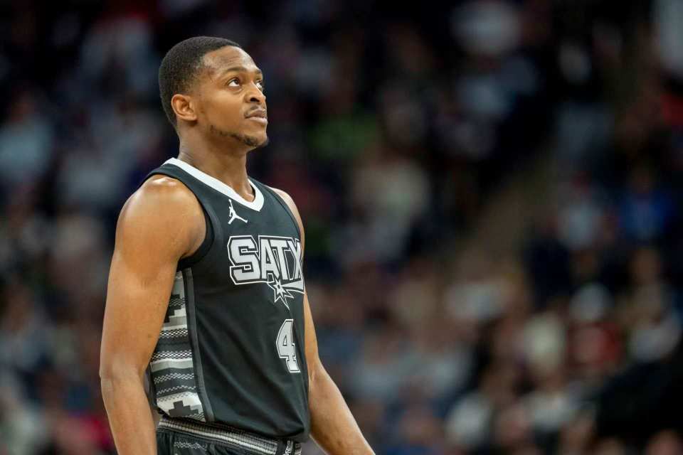 TK谈心中最佳阵容：梅罗入选、魔笛、齐达内、大罗、小罗在列（TK公布心目中最佳阵容：梅罗上榜，魔笛、齐达内、大罗、小罗悉数入围）