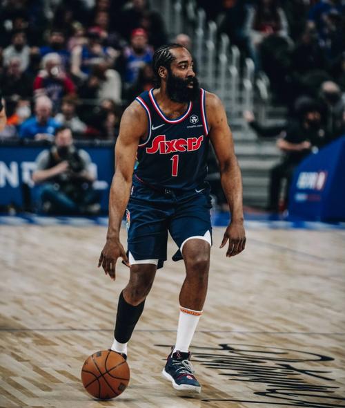 媒体人：邵佳一执教国足后，李昊成为接班颜骏凌的最热门人选（媒体人称：邵佳一挂帅国足后，李昊成接班颜骏凌的头号热门）